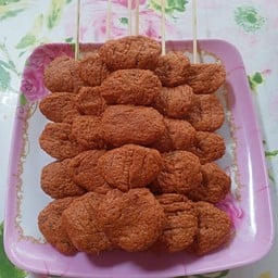 ลุงแมวลูกชิ้นทอด หน้ามินิบิ๊กซี บ่อนไก่ 94