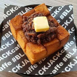 Salted butter Red Bean Toast (โทสต์ถั่วแดงเนยเค็ม)