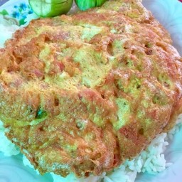 ไข่เจียวใส่แหนม (ราดข้าว)