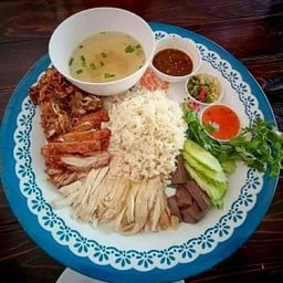 ข้าวมันไก่ถาด