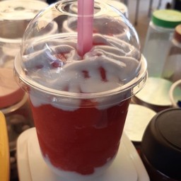 สตอเบอรี่โยเกิรต์ปั่น