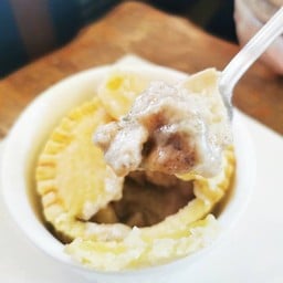 พายไก่ครีมเห็ด Chicken and Mushrooms Potpie