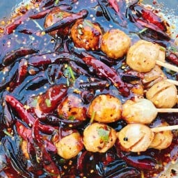 ลูกชิ้นยืนกินน้ำจิ้มพริกคั่วสูตรโบราณ