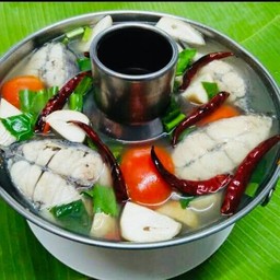 ต้มยำปลากระพง (หม้อไฟ)