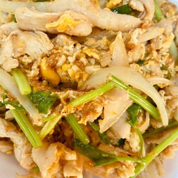 ผัดผงกะหรี่ไก่