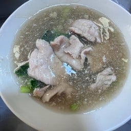 ราดหน้าหมูหมัก(ป้าต้อย) ตลาดจตุจักรชลบุรี