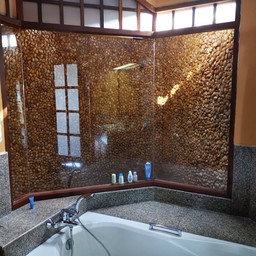 มีที่อาบนํ้า indoor และ outdoor นํ้าแรง นํ้าร้อนไว