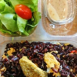 ข้าวไรซ์เบอร์รี่ผัดปลาสลิด