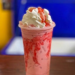 สตอเบอร์รี่นมสดปั่นวิปครีม