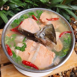 ต้มยำหัวปลาแซลมอน