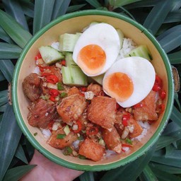 ข้าวแซลมอนคั่วพริกเกลือ+ไข่ต้มยางมะตูม