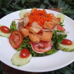 สลัดแซลมอนทอดไข่กุ้ง