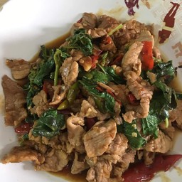 กระเพราหมูราดข้าว