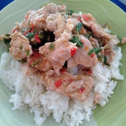 ข้าวกะเพราหมูชิ้น