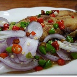 ยำปลาอินทรีเค็ม