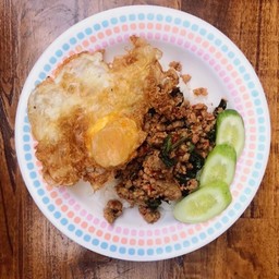 ข้าวกะเพราหมูสับ(พิเศษ)+ไข่ดาว