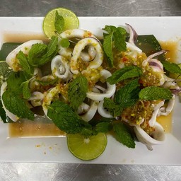 ยำหมึกสด