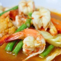แกงส้มกุ้งผักรวม