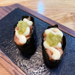 แซลมอนสลัดแซ่บ