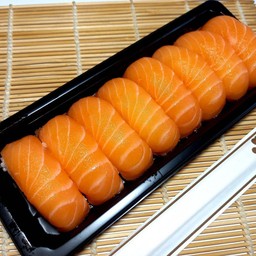 เซ็ตข้าวปั้นแซลมอน-(8 ชิ้น)