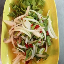 ยำเนื้อปลากะพงลวก