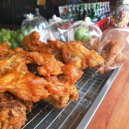 ร้านข้าวแกงหน้าวัดเกิด