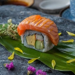 49) โรลแซลมอนสไปซี่