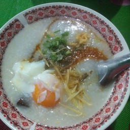 ข้าวต้มไก่ไส่ไข่