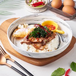 ข้าวผัดกะเพราคอหมูย่าง