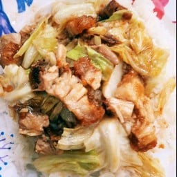 ข้าวผัดกระหล่ำปลีหมูกรอบ