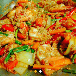 ผัดผงกะหรี่รวมมิตร(กับข้าว)