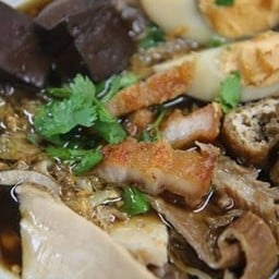 นะโมก๋วยจั๊บน้ำข้นเครื่องแน่น
