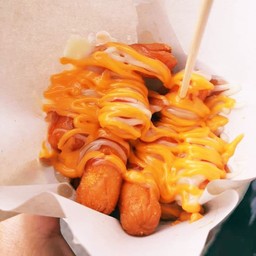 ไส้กรอกราดชีส(คอกเทลไก่หนังกรอบ)แยกซอส