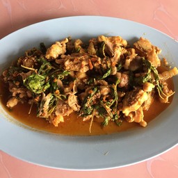 ผัดเผ็ดไก่บ้าน