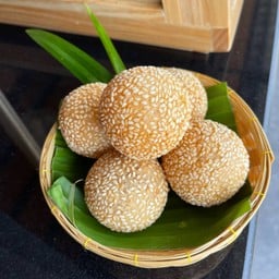 ซาลาเปาทอด หรือ ขนมงาทอด