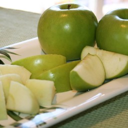 เเอปเปิ้ลเขียวหั่นชิ้น  1กล่อง
