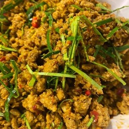 ข้าวคั่วกลิ้งหมู พริกแกงใต้รสจัดจ้าน