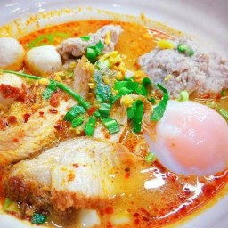 ร้านแม่จำเริญเตี๋ยวหมูกรอบ/อาหารตามสั่ง สาขา 2 บางปลา