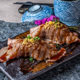 55) ซูชิเนื้อย่างไฟ