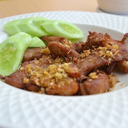 ข้าวผัดหมูอาบแดด