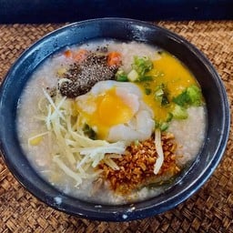 ข้าวต้มไก่ทรงเครื่อง+ไข่(ช่วงเช้า)