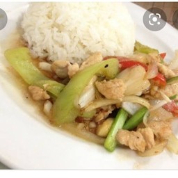 หมูผัดพริกหยวกราดข้าว