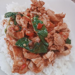 ข้าวกะเพราหมูชิ้น