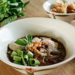 ก๋วยเตี๋ยวเรือ คุณยายจันสม อร่อยไม่ต้องปรุง