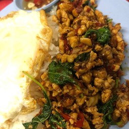 ข้าวกระเพราไก่ราดข้าว