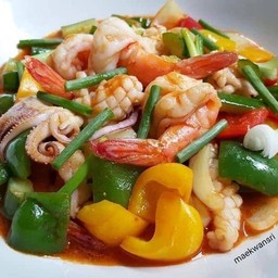 ผักเปรี้ยวหวานทะเลราดข้าว