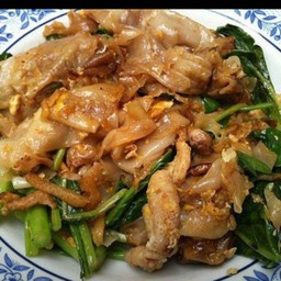 ผัดชีอิ้วทะเลเส้นใหญ่