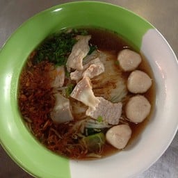 ก๋วยเตี๋ยวน้ำตก  กาดอ้อมเมือง