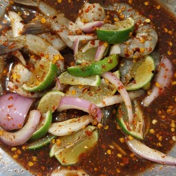 ยำมะนาวกุ้งสดปลาร้านัวร์