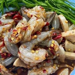 ยำหมูยอกุ้งสดปลาร้านัวร์